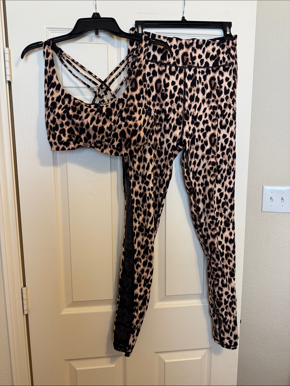 VICTORIA’S SECRET Leopard Print Active Leggings & Sports Bra Set -  Brown -black